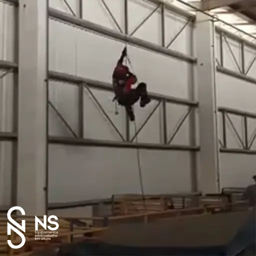 Trabalho em Altura Seguro com Sistema Linha de Vida